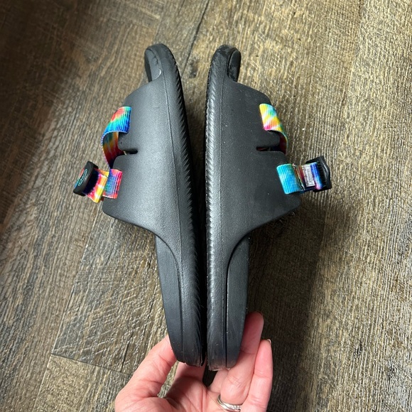 Chaco Chillos Slide, Kids 5 or woman’s 7 - Picture 2 of 5